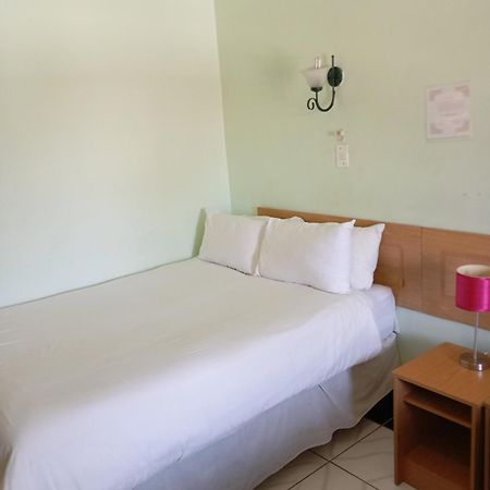 Brackendene Lodge ハボローネ エクステリア 写真