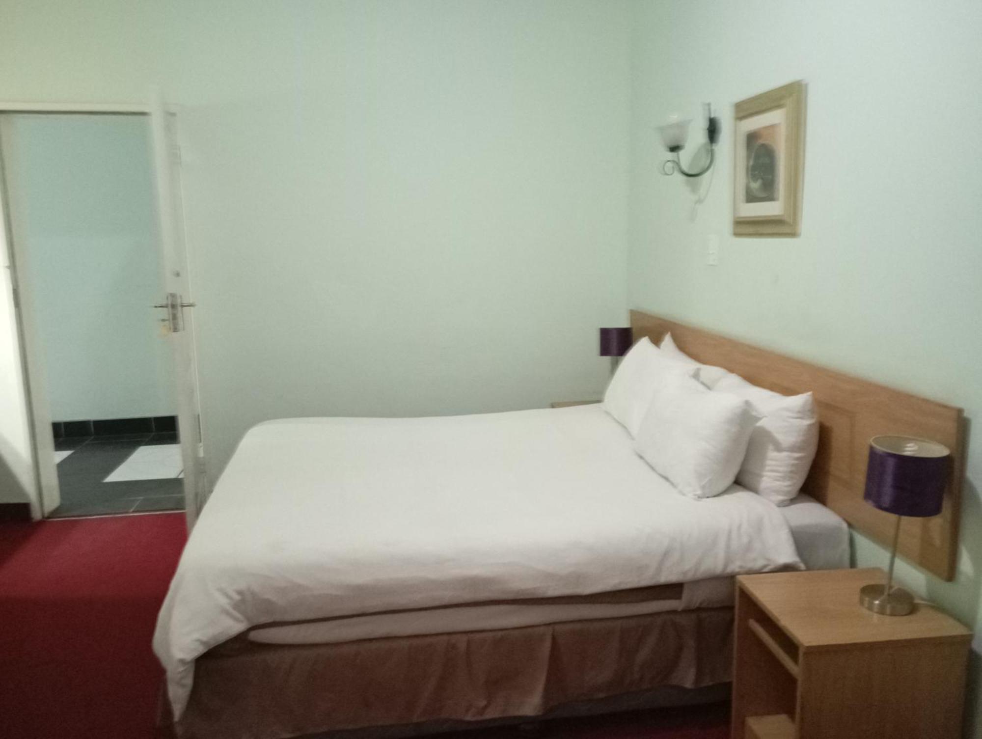 Brackendene Lodge ハボローネ エクステリア 写真